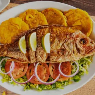 Pescado Entero Con Tostones/Fried Fish Tostones