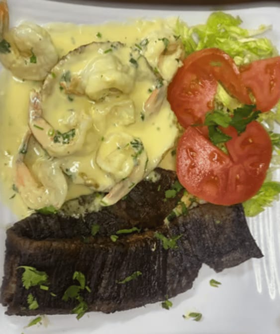 Mofongo Con Churrasco Y Camarones.