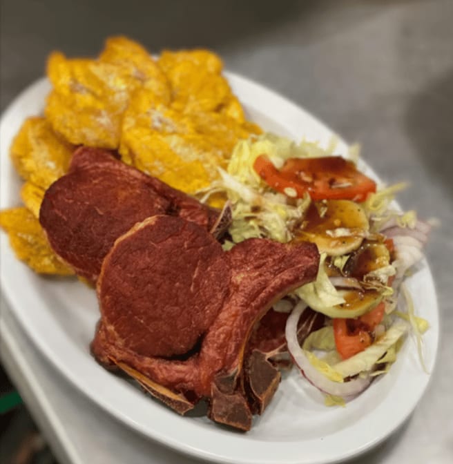 Chuleta Con Tostones.