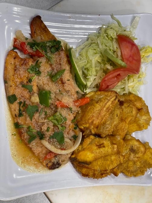 Mofongo Con Pechuga De Pollo Salteada.